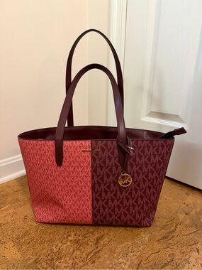 NWT Michael Kors MK Logo Tote Jet Set Travel